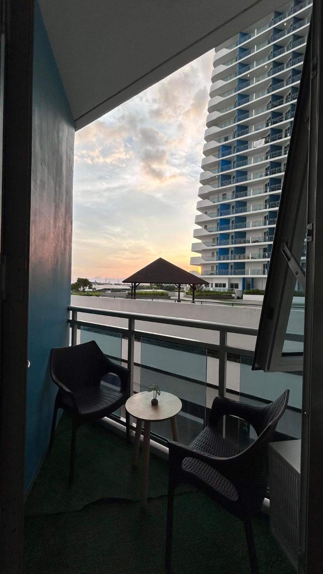 Kurlix Suites Of Azure North San Fernando  Exteriér fotografie